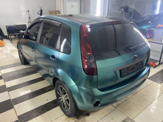 Пленка матовая зеленая Metal Flash Gemstone Green Carbins