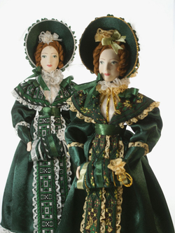 Кукла фарфоровая коллекционная Дама с муфтой и в капоре