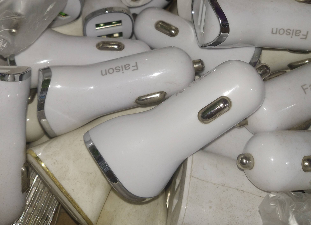 Зарядное устройство автомобильное в прикуриватель