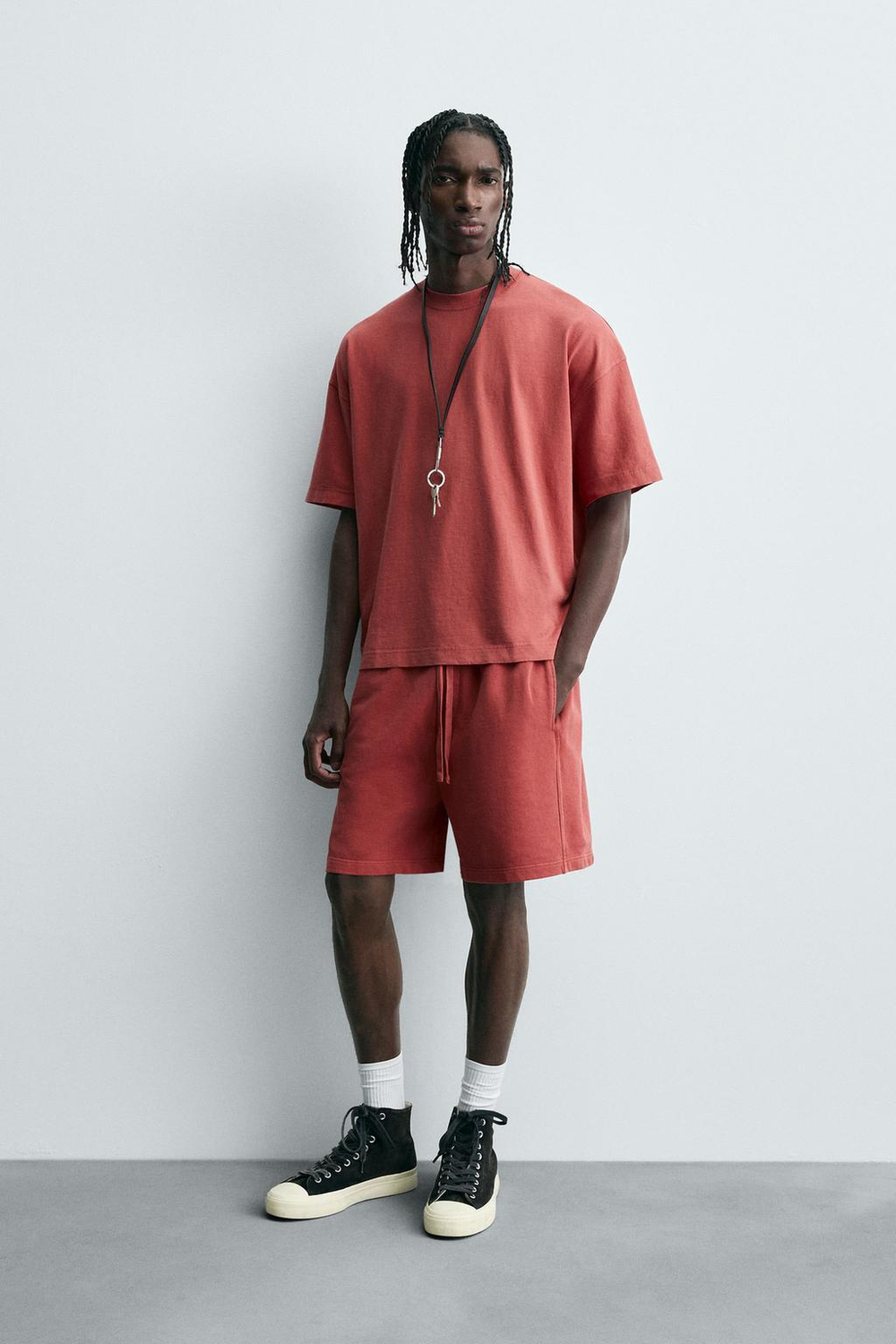 ZARA ФУТБОЛКА СВОБОДНОГО КРОЯ С ЭФФЕКТОМ ПОТЕРТОСТИ, КРАСНЫЙ