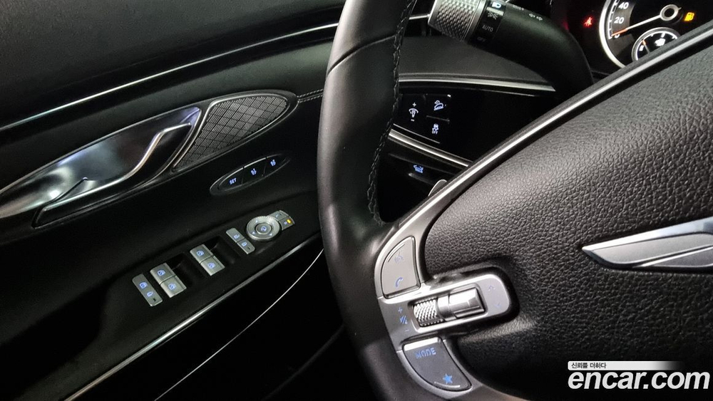 Genesis GV70 2.5T Бензин 2WD (05.2021)