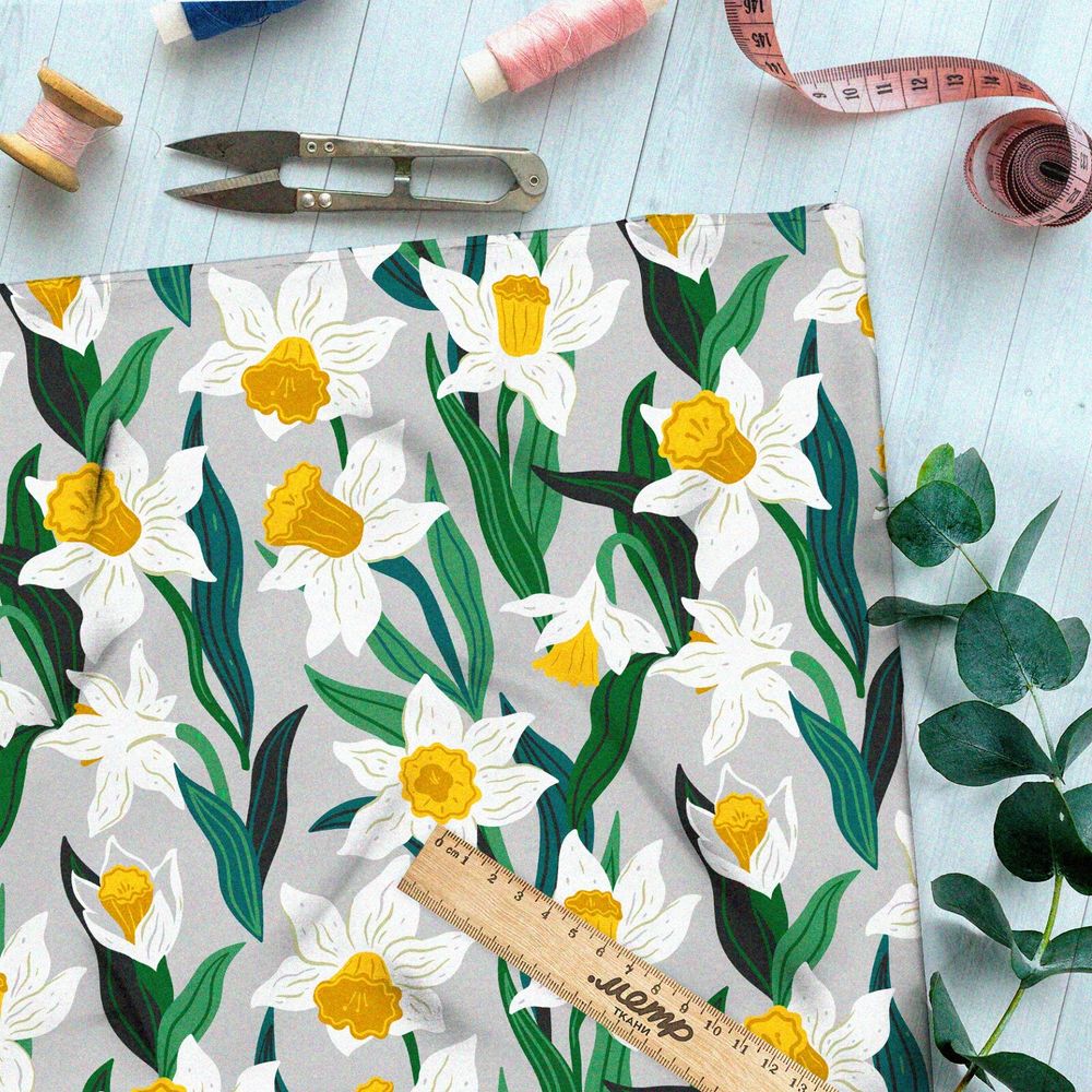 Ткань шифон крупные белые нарциссы на сером фоне