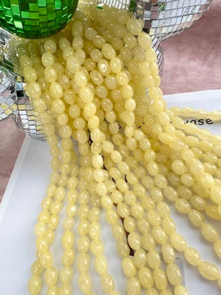 Нить бусин из тонированного кварца 8-9мм (галтовка)