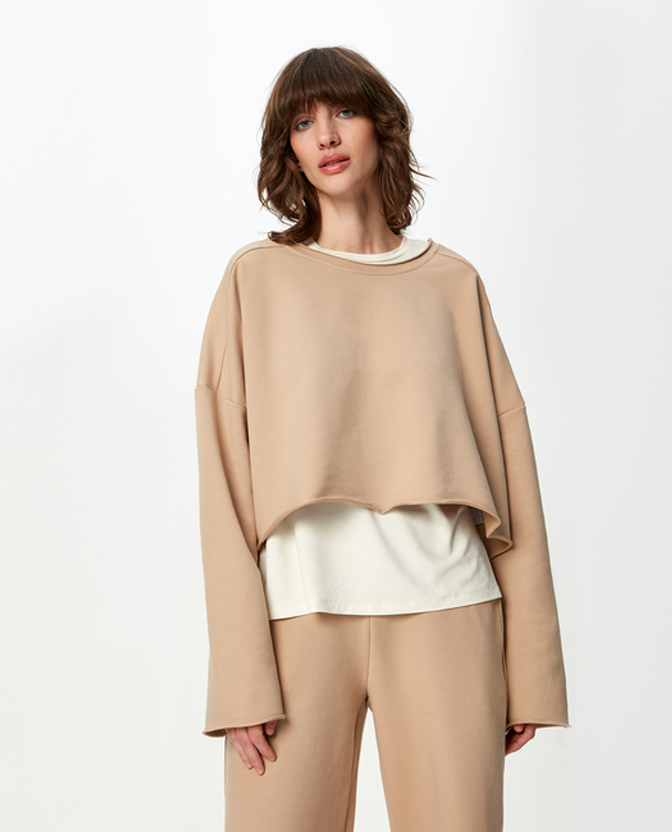 Объемный укороченный свитшот