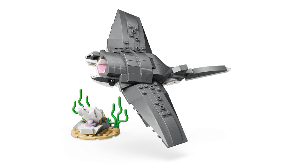 Конструктор LEGO Creator 3in1 31381 Fierce Shark with a Treasure Chest