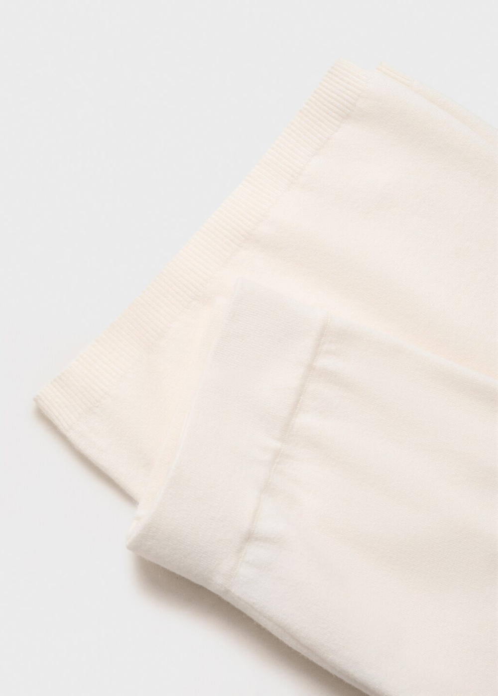 Брюки из тонкого трикотажа с широкими штанинами