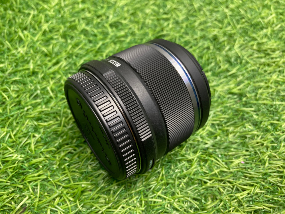 Olympus 25mm 1.8
