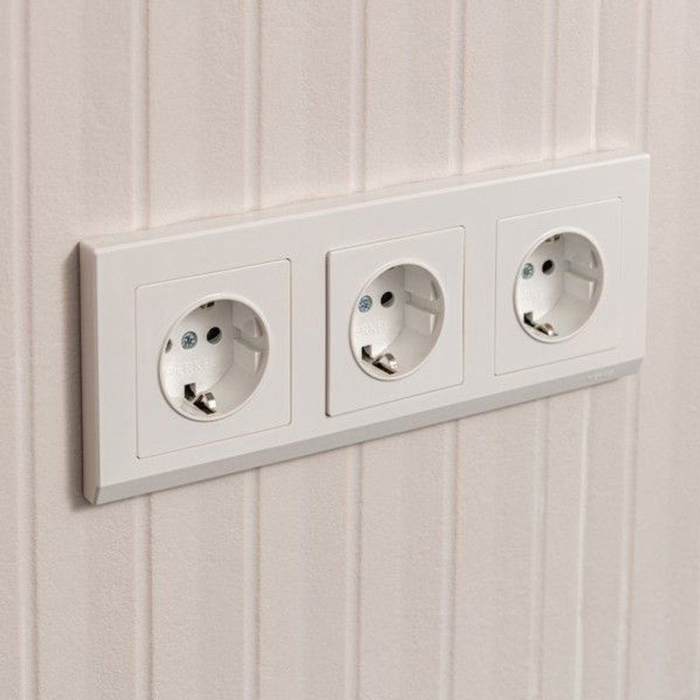 Рамка на 3 поста Stark (белый)