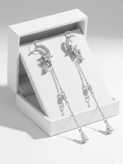 Серьги длинные тонкие с кристаллами серебристые