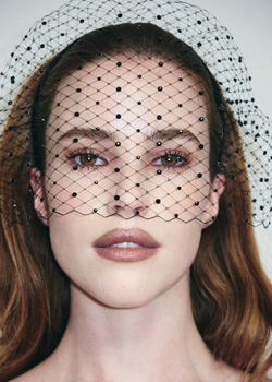 Вуаль на тонком ободке с декором