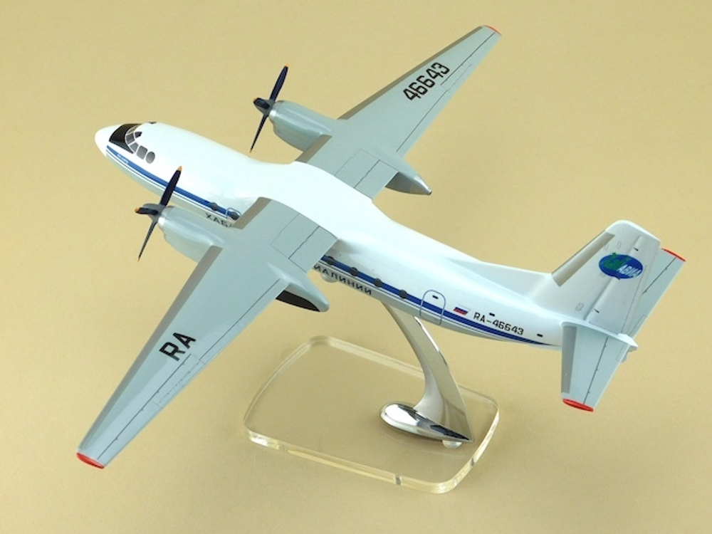 Модель самолета Ан-24Б (М1:72, Хабаровские авиалинии)
