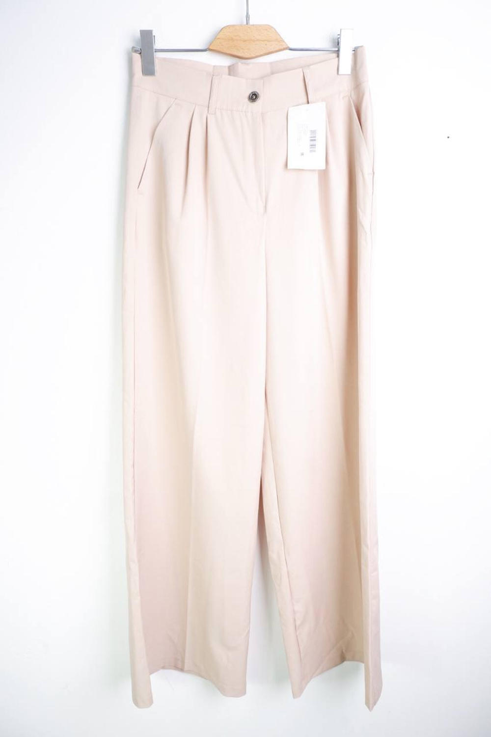 Брюки широкие нежного оттенка, визуально на 48 размер, новые