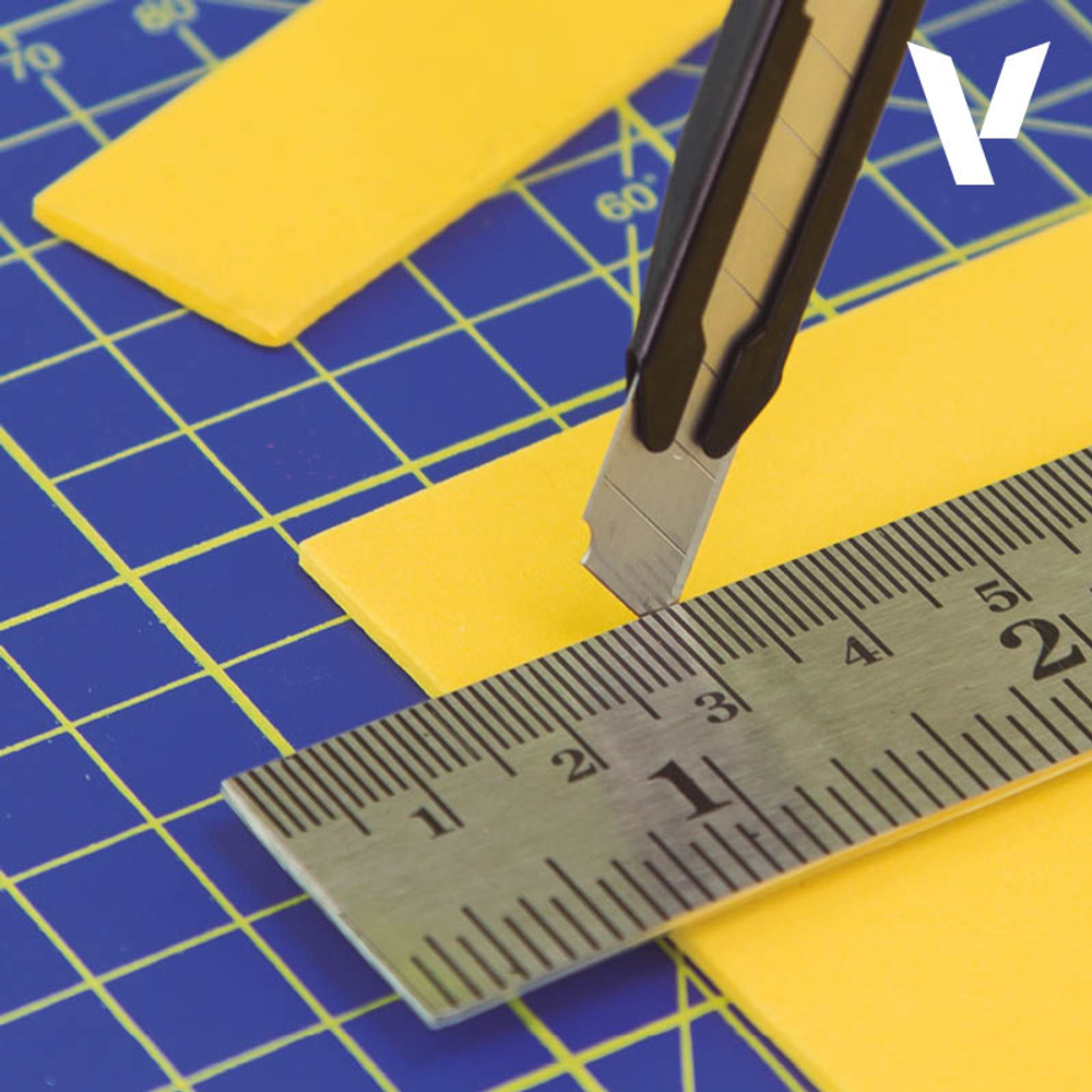 Выдвижной тонкий модельный нож + 10 лезвий Vallejo Slim Snap-Off Knife & 10 Blades