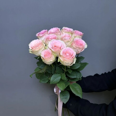 Букет 11 нежных роз под ленту (э)