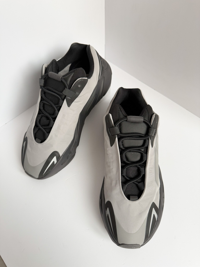 Кроссовки Adidas Yeeze 700 MNVN, 43