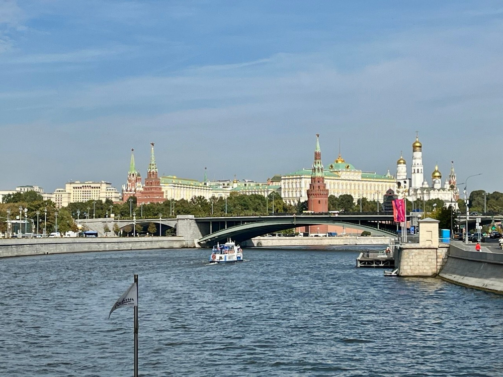 "По самой главной улице Москвы" - круглогодичная речная экскурсия на яхте флотилии "Рэдиссон".