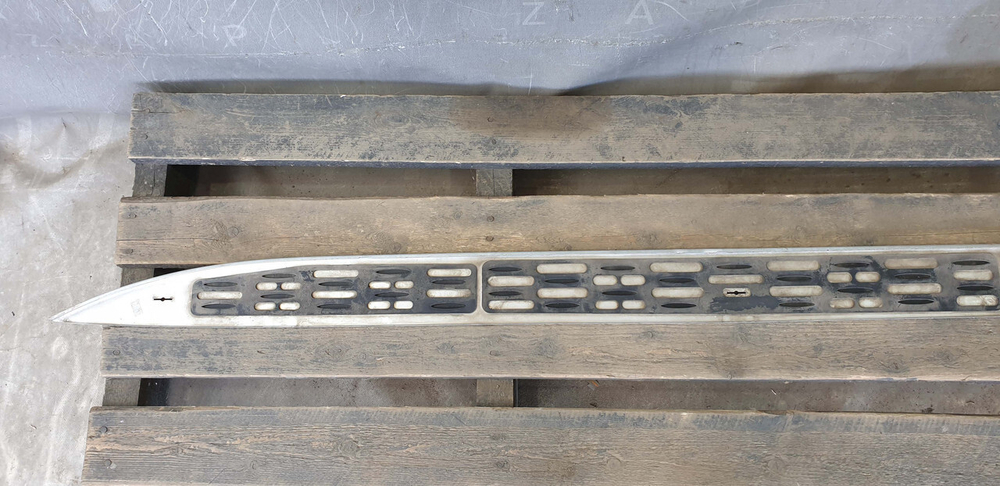 Накладка подножки левой Mercedes GLE (W166) 11-18 Б/У Оригинал A1666980348