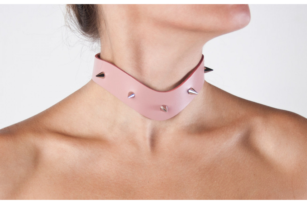 Лунный свет Ошейник премиум с шипами (нежно-розовый)
