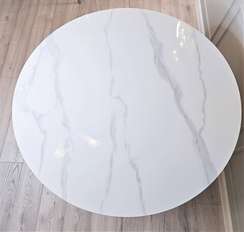 Стол Yoda Ø135 см, белая керамика, черная ножка