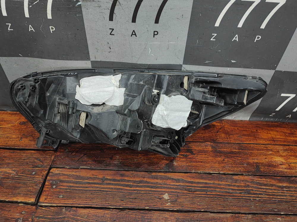 Фара правая галоген Renault Kaptur 16-22 Б/У Оригинал 260108765R