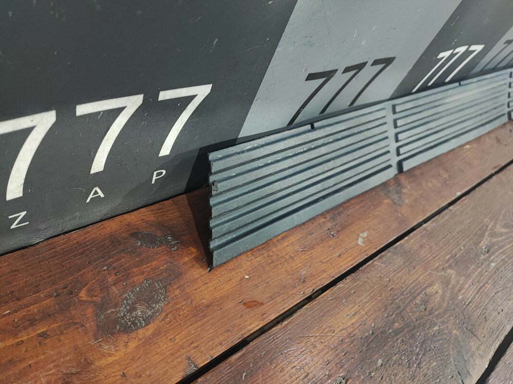 Накладка подножки правая Toyota Land Cruiser 200 12-21 Б/У Оригинал 517716A120