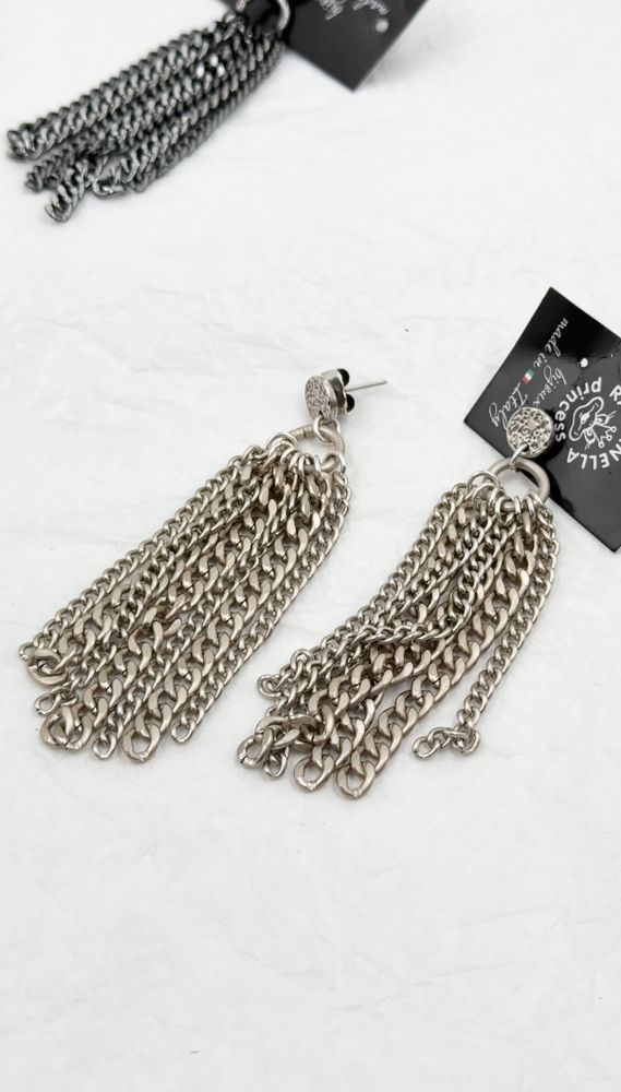 Серьги пусеты с длинными цепочками, оттенок матовое серебро Серьги пусеты с длинными цепочками, оттенок матовое серебро
