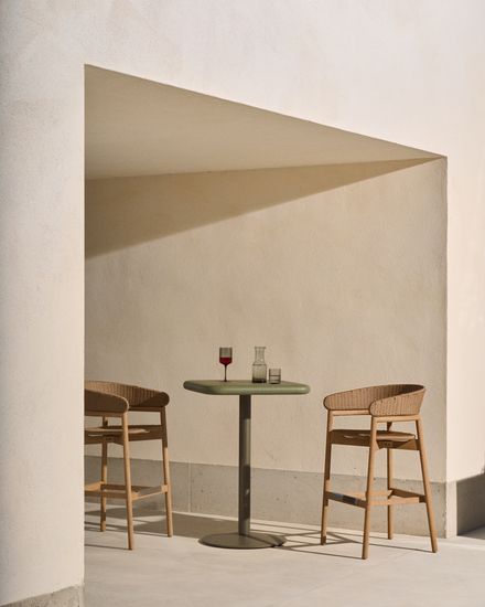 Уличный стол Esilda зеленый из цемента и стали 70х70 см