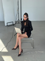 Платье мини с разрезом на груди в виде капельки