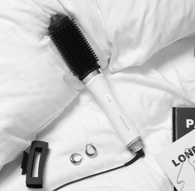 Ghd Фен-щётка Duet Blowdry HAIR DRYER BRUSH IN WHITE с термостойкой косметичкой и щёткой