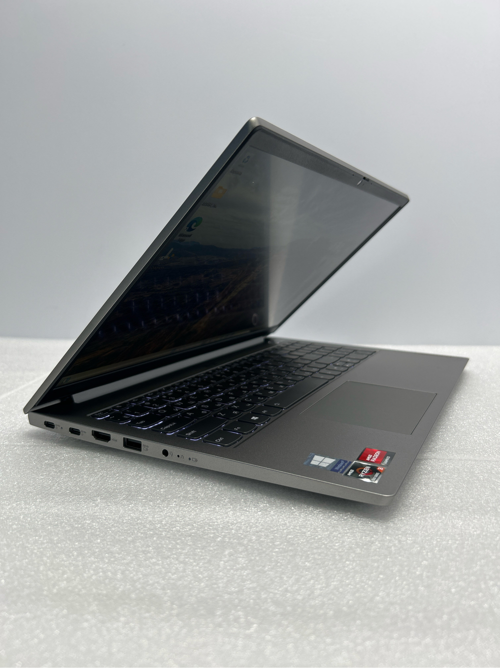 Ноутбук Lenovo ThinkBook 15 G3 ACL (21A40094RU) 15.6"/AMD Ryzen 3 5300U/RAM 4GB/SSD 256GB/AMD Radeon Graphics/1920x1080/IPS/Windows 11/Подсветка - кл:LED/Cеребристый. Состояние: A1