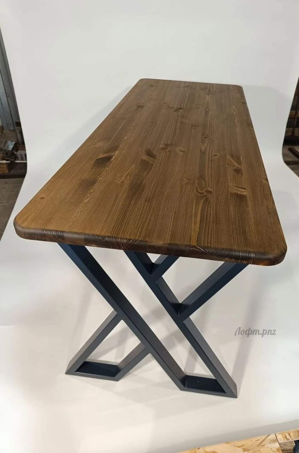 Стол в стиле Лофт с ножками в форме "ИКС"