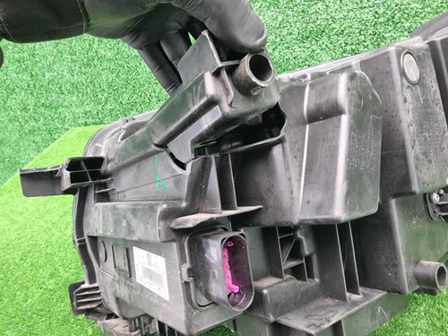 Фара правая Geely Tugella (2019-2024) LED