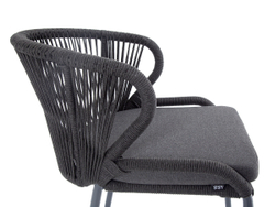 "Милан" стул плетеный из роупа, каркас алюминий темно-серый (RAL7024) муар, роуп темно-серый круглый, ткань темно-серая 027