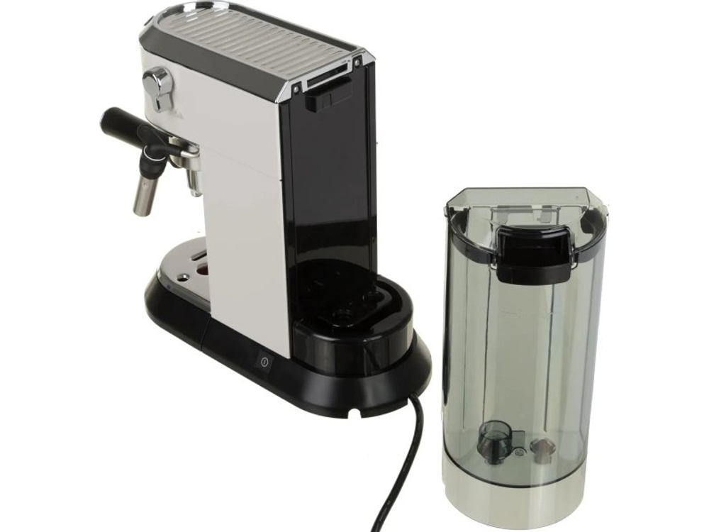 Кофеварка DeLonghi EC685.W белый