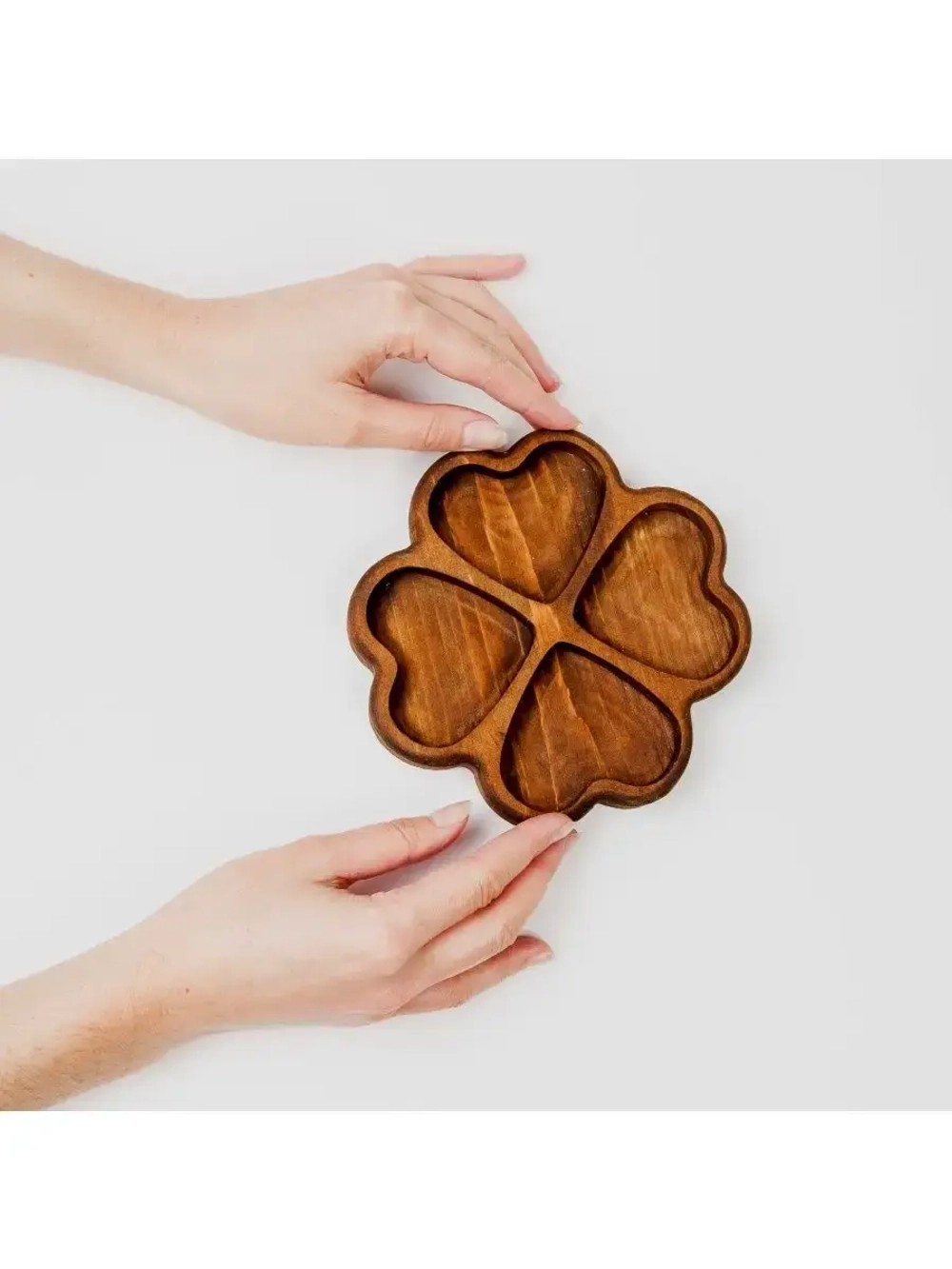 Деревянная менажница "Клевер" из кедра