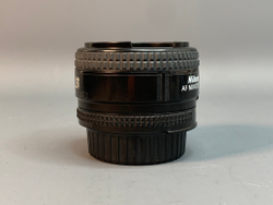 Nikon 50mm 1.4D AF Nikkor, внутри пыль, скол на резьбе