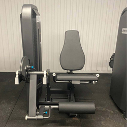 U3002D (E5002) Разгибание ног сидя. Стек 109 кг