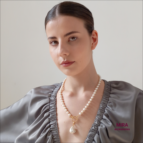 Колье из жемчуга с подвеской и замком тогл