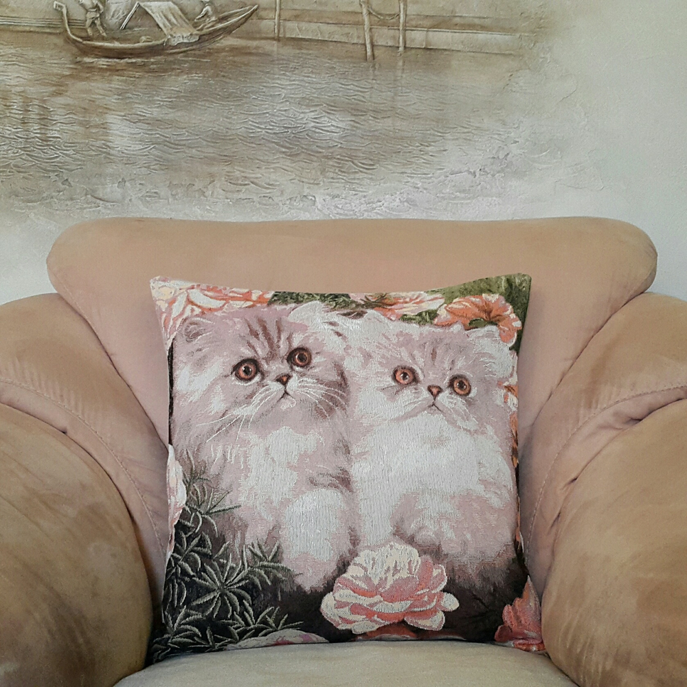 Декоративный гобеленовый чехол для интерьерной подушки Персидские котята ЮП 47х47