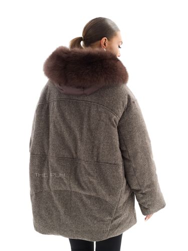 Комбинированный пуховик шоколадного цвета с мехом песца