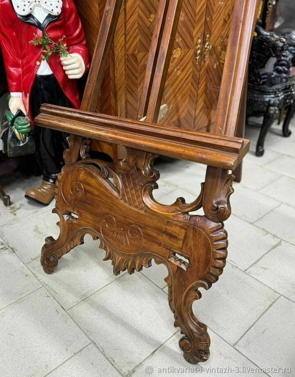 Старинный большой мольберт