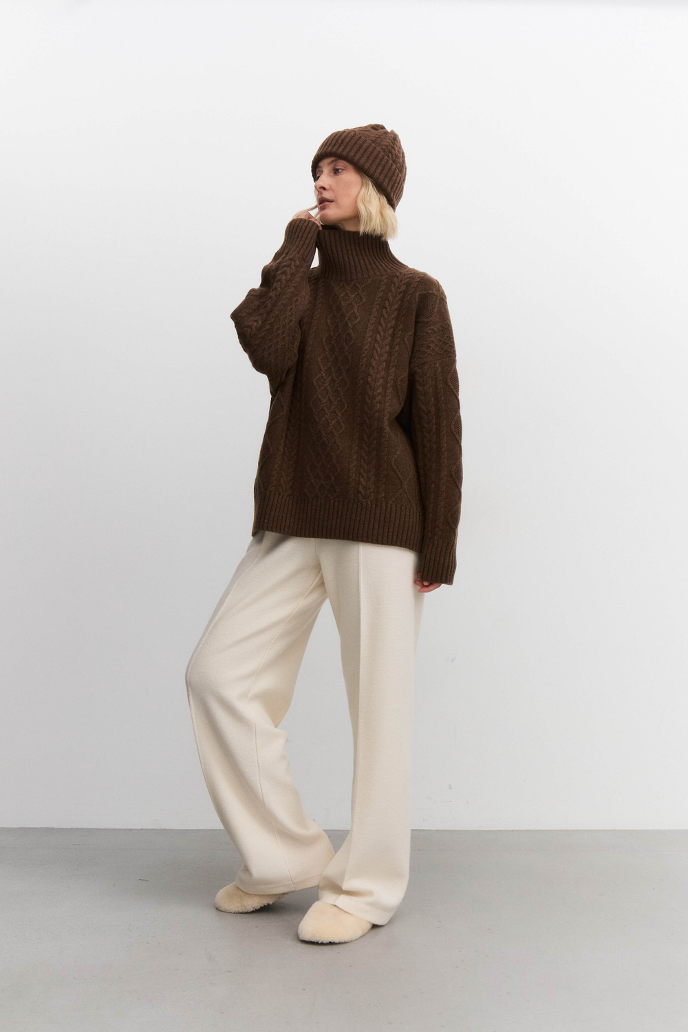 Свитер с аранами