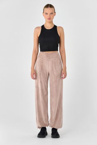 Брюки велюровые широкие с манжетами с карманами