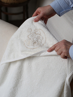 Полотенце с уголком для новорожденных махровое 90х90 (крем)