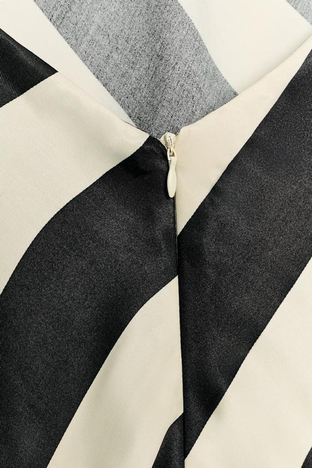 ZARA ПЛАТЬЕ МИДИ В ПОЛОСКУ С ГОРЛОВИНОЙ ХАЛТЕР, БЕЛЫЙ/ЧЕРНЫЙ