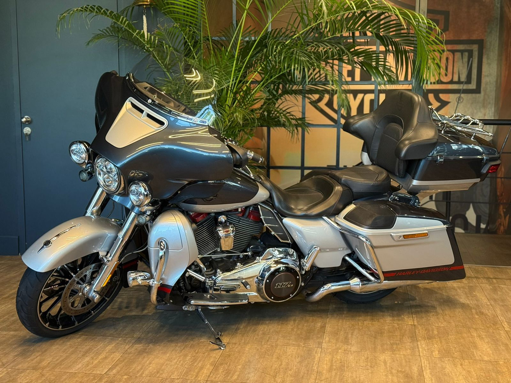 Harley-Davidson CVO Street Glide