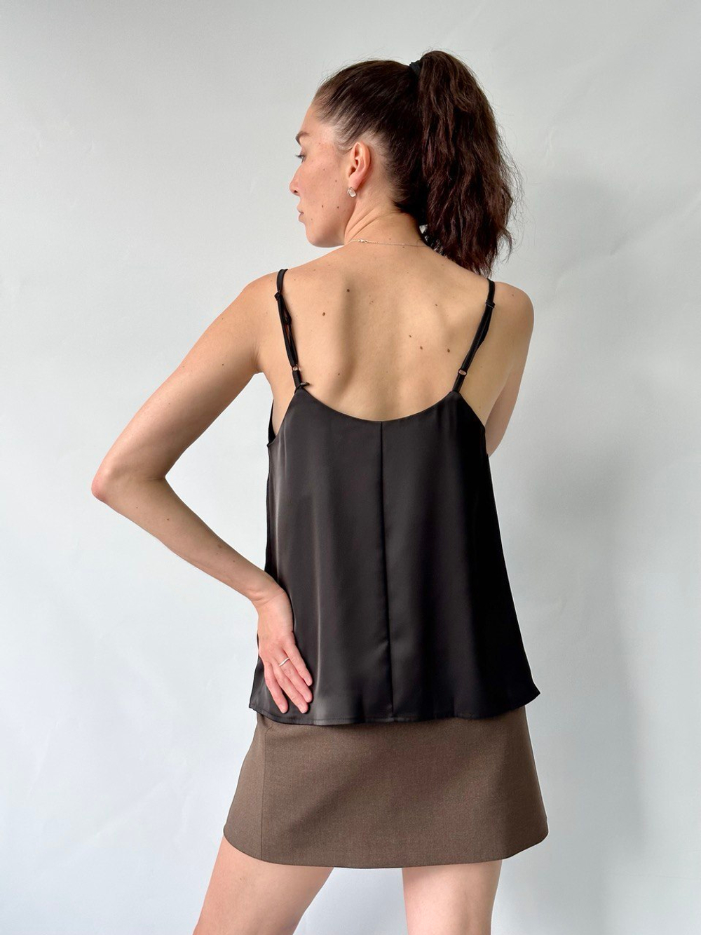 Топ на бретелях