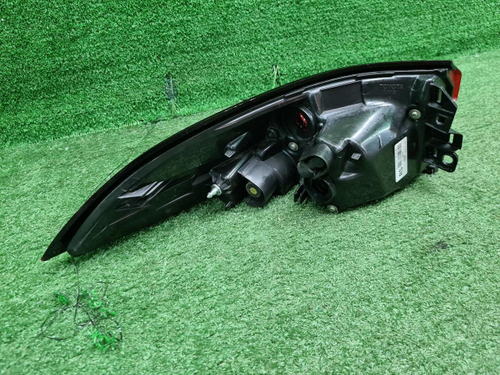 Фонарь правый внешний Toyota Corolla 12 E210 18-нв