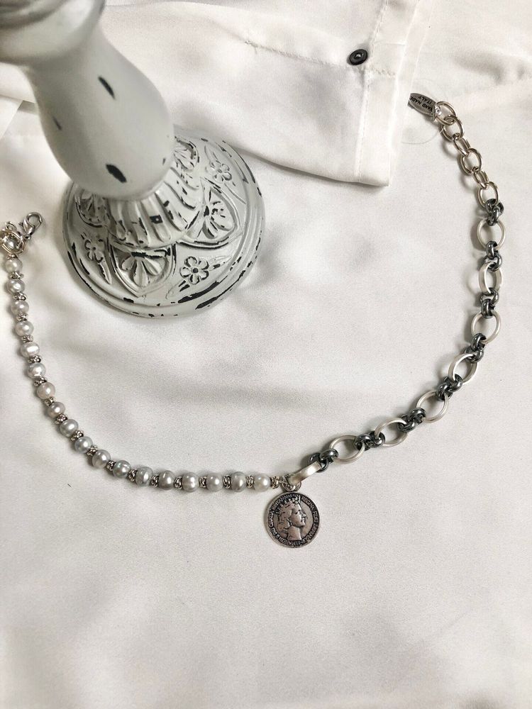 Колье с монетой и серым жемчугом ассиметрия Колье с монетой и серым жемчугом ассиметрия