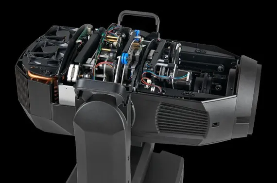 MARTIN ERA 600 Performance вращающаяся голова Beam, 550Вт